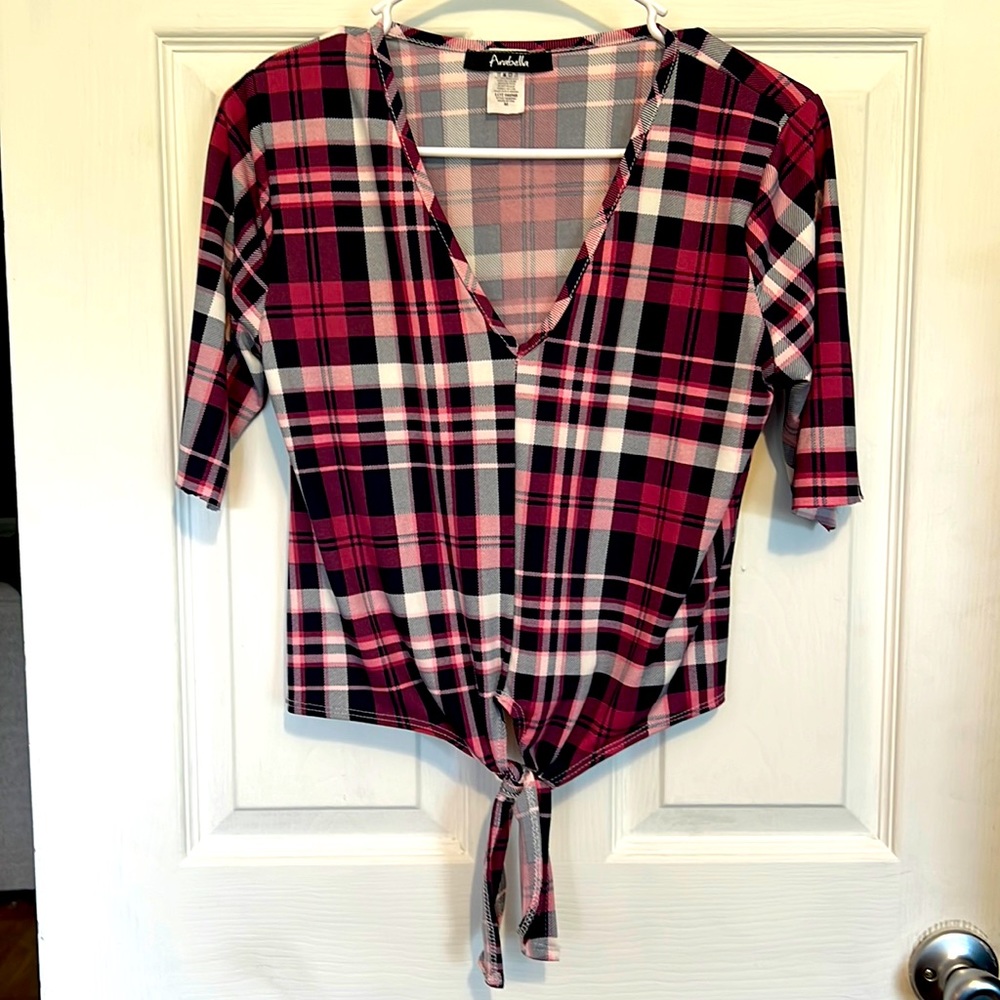 ARABELLA Crop V-Neck Blouse with Tie at Waist  3/4 sleeves    Size Medium